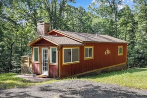 Exterior - Cabin w/hot tub & deck grill (Mount Jackson)