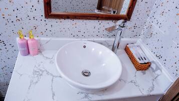 ์ํผ๋ฆฌ์ด ๋๋ธ๋ฃธ, ์๋ด ์ ๋ง | ์์ค | ํค์ด๋๋ผ์ด์ด, ์ฌ๋ฆฌํผ