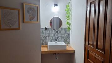 Toallas, jabón, papel de baño