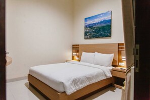 Lilac Room - Musafir Guest House Syariah (Surakarta)