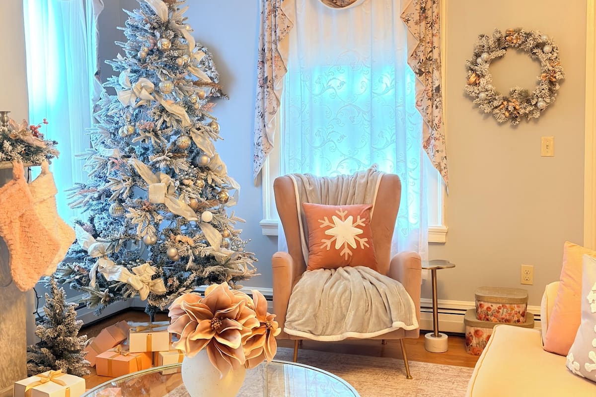 Elite Apartment, Garden View | Living area | LED TV