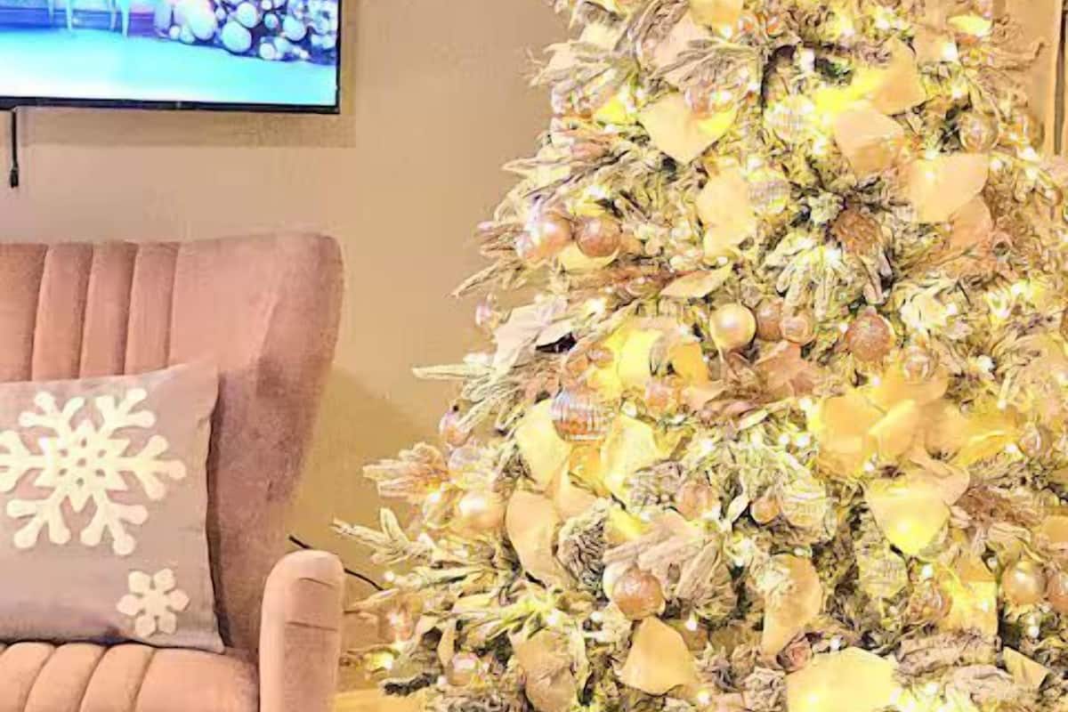 Elite Apartment, Garden View | Living area | LED TV