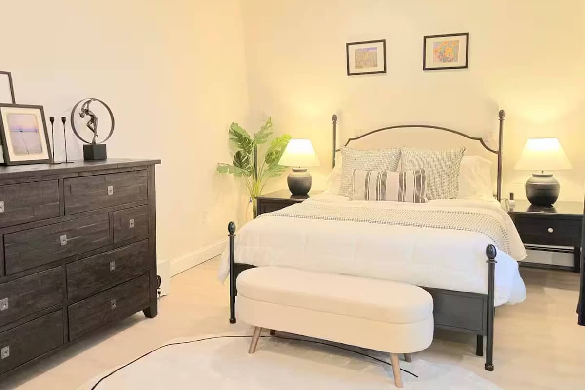 Deluxe Apartment, Garden View | 2 bedrooms, Egyptian cotton sheets, premium bedding, in-room safe