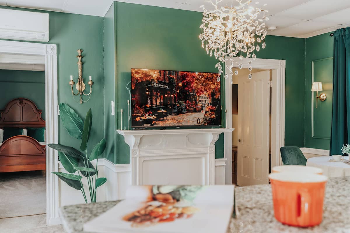 Family Apartment | Egyptian cotton sheets, premium bedding, in-room safe, blackout drapes