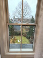 Apartamento luxo, vista para o jardim | Vista do quarto