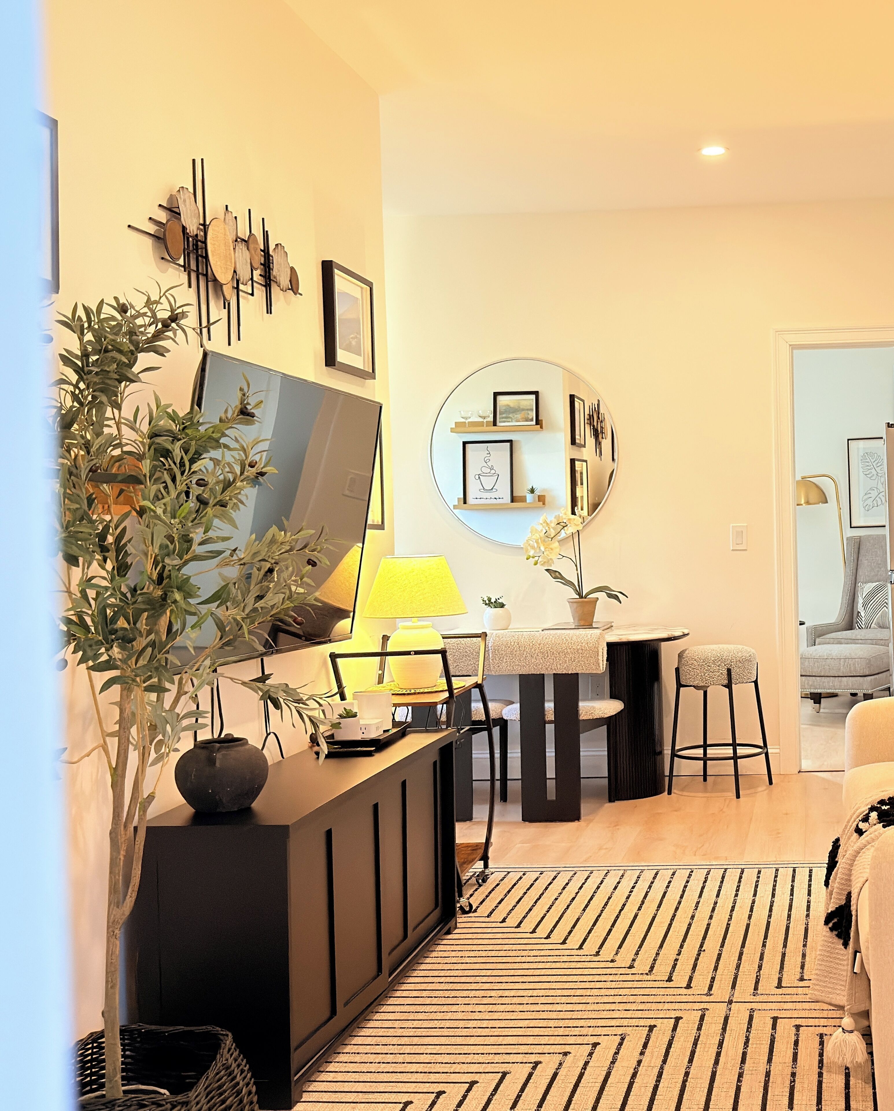 デラックス アパートメント ガーデンビュー | リビング エリア | LED テレビ