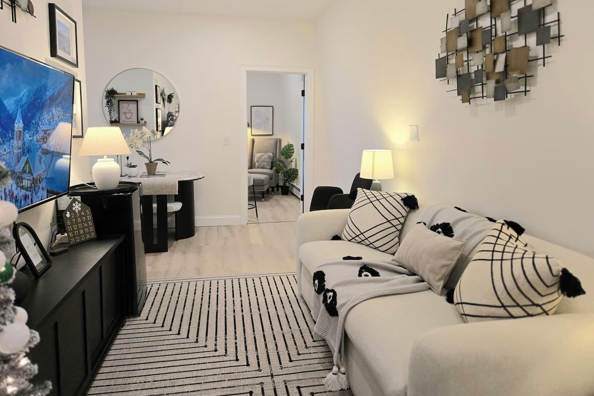 Deluxe Apartment, Garden View | Living area | LED TV