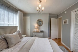 3 habitaciones, caja de seguridad en la habitación y escritorio 