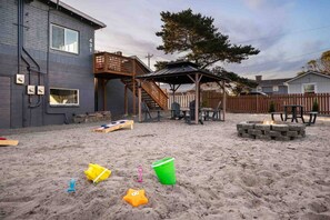 Children’s area - Incredible Central Rockaway Location, *Pet Friendly*, Patio, Walk to Beach and Downtown, Unit 5 (Rockaway Beach)