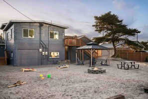 Children’s area - Incredible Central Rockaway Location, *Pet Friendly*, Patio, Walk to Beach and Downtown, Unit 5 (Rockaway Beach)