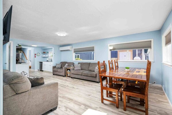 TV, books - Incredible Central Rockaway Location, *Pet Friendly*, Patio, Walk to Beach and Downtown, Unit 5 (Rockaway Beach)