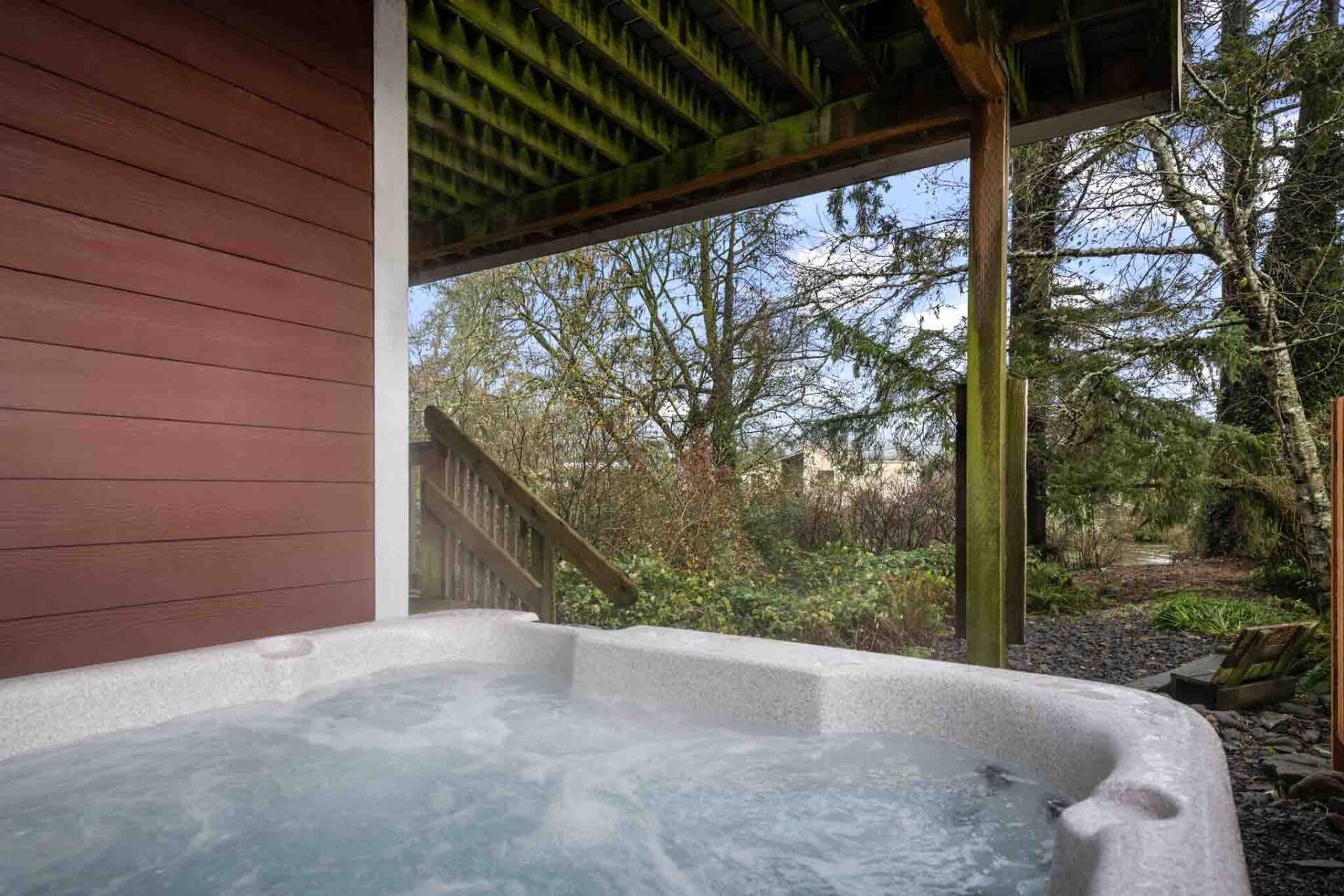 Outdoor spa tub