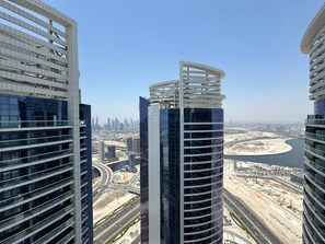 Room - Manzil - 1BR Paramount Tower High Floor (Dubai)