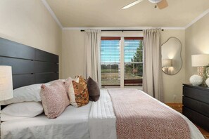 4 chambres, fer et planche à repasser, Wi-Fi, draps fournis