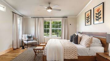 4 bedrooms, iron/ironing board, WiFi, bed sheets