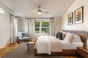 4 slaapkamers, een strijkplank/strijkijzer, wifi, beddengoed