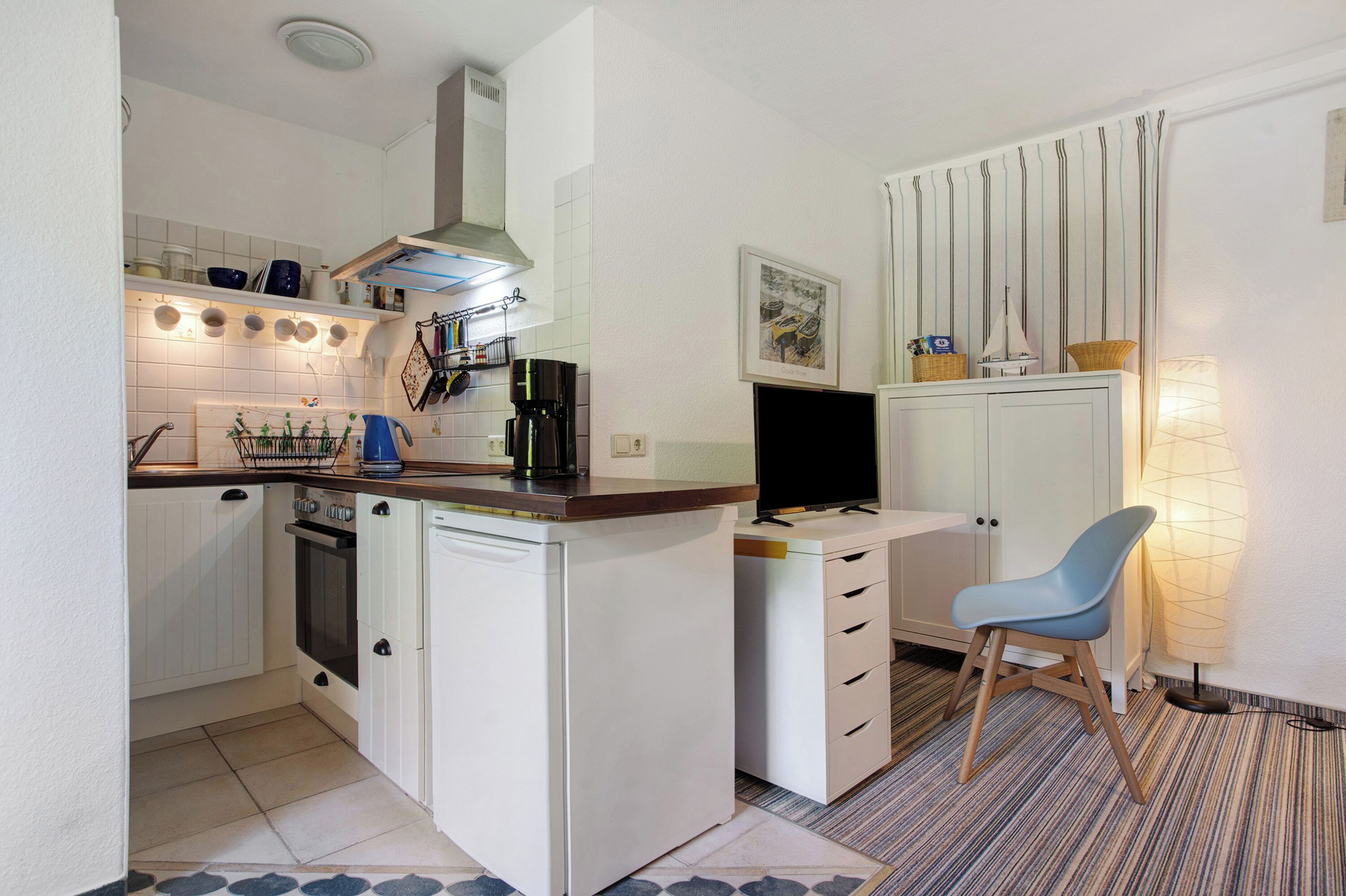 Frigorífico, horno, placa de cocina y cafetera o tetera