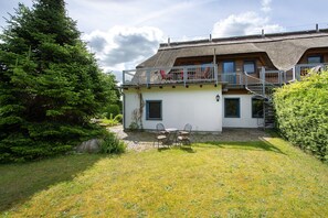 Property grounds - Apartment 'Landhaus Peenemünde - Garten' with Private Garden and Wi-Fi (Peenemünde)