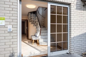 Exterior detail - Exclusive Dream Villa with Private Terrace, Wi-Fi, and Air Conditioning (Hamburg)