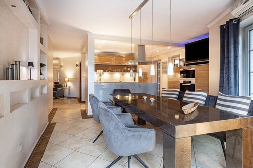 Exklusive Traumvilla mit privater Terrasse, WLAN und Klimaanlage