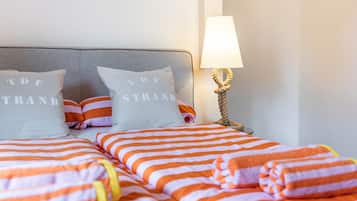 4 bedrooms, iron/ironing board, WiFi (free), bed sheets