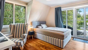 4 bedrooms, iron/ironing board, free WiFi, bed sheets