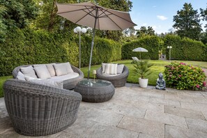 Property grounds - Exclusive Dream Villa with Private Terrace, Wi-Fi, and Air Conditioning (Hamburg)