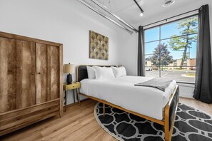 2 bedrooms, iron/ironing board, travel cot, WiFi - 2Bed/2Bath Eastside One Condo Unit 103 (Traverse City)