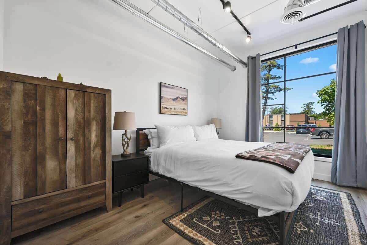 1 slaapkamer, een strijkplank/strijkijzer, reisbedje, wifi