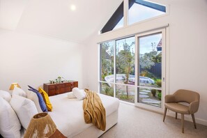 5 habitaciones, tabla de planchar con plancha, wifi y ropa de cama 