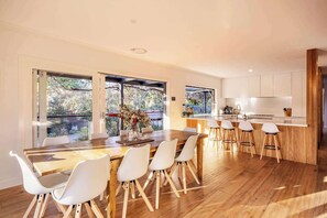 Dining - Galene Getaway Walk to Beach, Pool & Fire (Mount Martha)