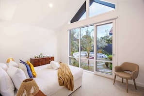 5 bedrooms, iron/ironing board, WiFi, bed sheets - Galene Getaway Walk to Beach, Pool & Fire (Mount Martha)
