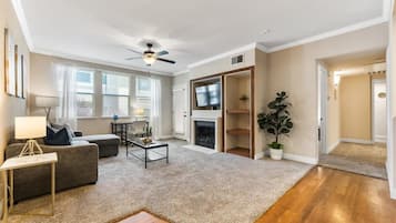 TV, lareira, escritórios