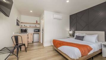 1 bedroom, desk, free WiFi, bed sheets