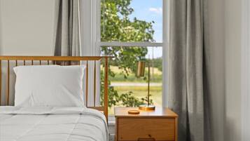 4 bedrooms, desk, iron/ironing board, travel cot