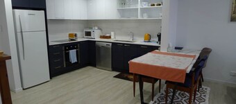 Cozy 1-bedroom apartment with reverse-cycle AC and WiFi in Fig Tree Pocket
