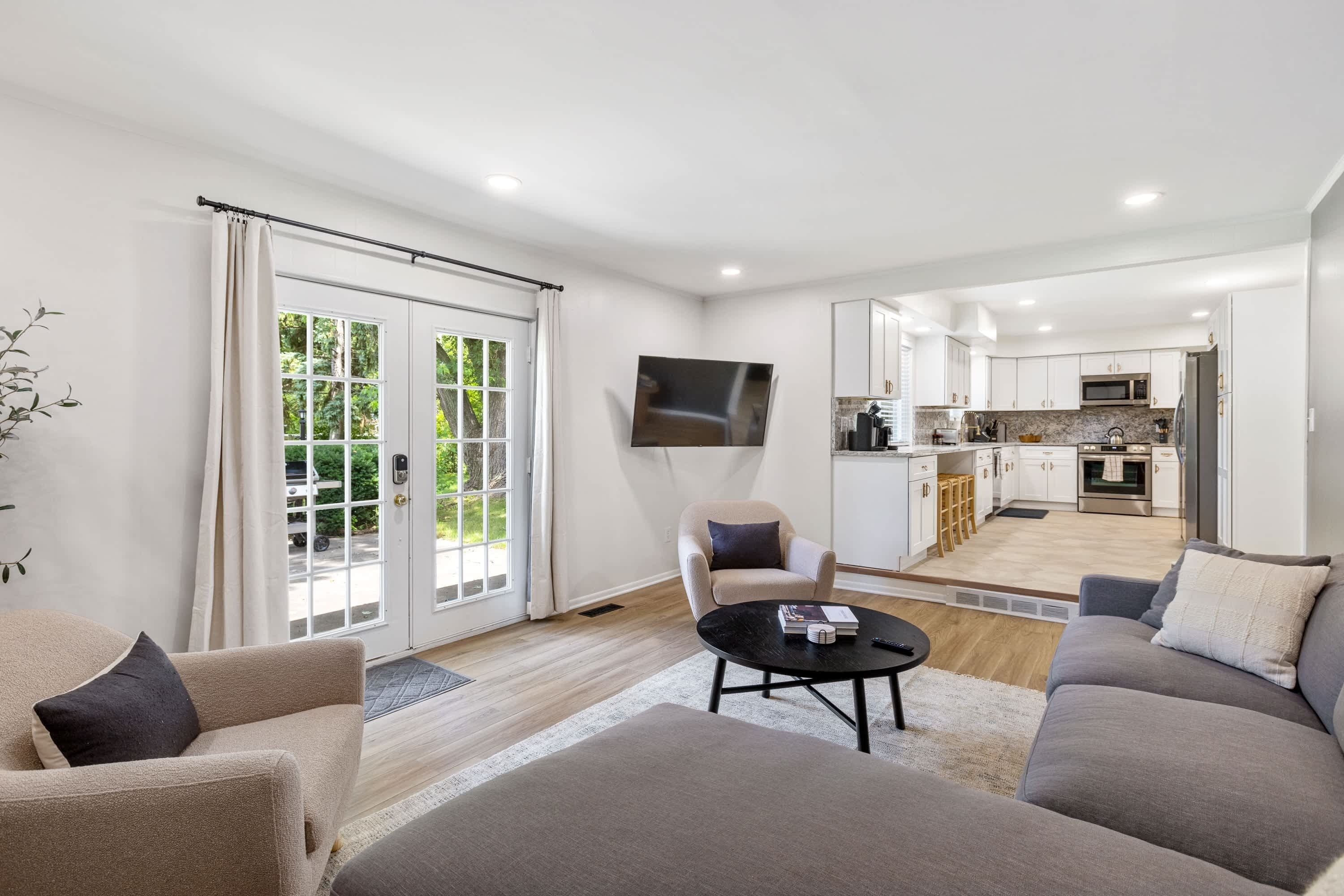 TV, fireplace, offices, computer monitors