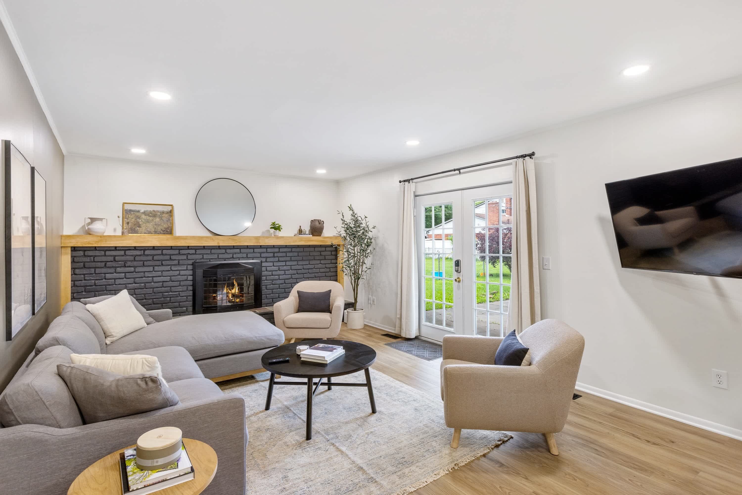 TV, fireplace, offices, computer monitors