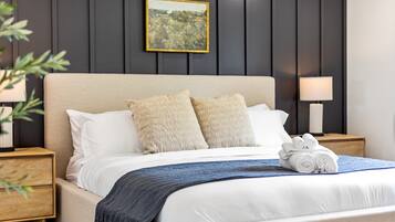 6 habitaciones, escritorio, tabla de planchar con plancha y wifi