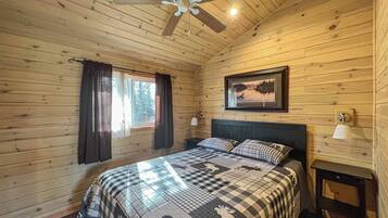 2 bedrooms, iron/ironing board, internet