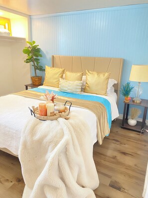 2 bedrooms, iron/ironing board, WiFi, bed sheets - Enchanting 2-bedroom house across ISU in Pocatello (Pocatello)