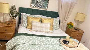 2 bedrooms, iron/ironing board, WiFi, bed sheets