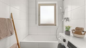 Haartrockner, HandtĂŒcher, Seife, Toilettenpapier