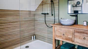 Dusche, Haartrockner, Handtücher