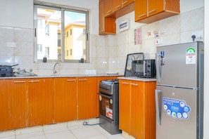 Exclusive Apartment | Private kitchen | Fridge, microwave, electric kettle, cookware/dishes/utensils - Greatwall Gardens Athiriver (Athi River)