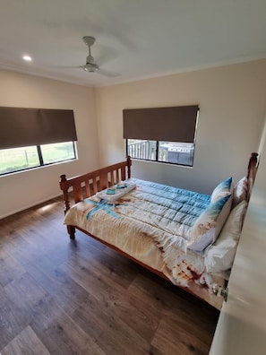4 bedrooms, iron/ironing board, free WiFi, bed sheets - Captain's Retreat, Double Family Sized House,  in  middle of Historic Cooktown. (Cooktown)