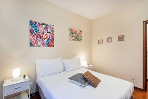 Departamento, vista parcial al mar | 1 habitación, tabla de planchar con plancha y wifi gratis 