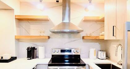 Comfy Neutral Living/Modern/Free Parking