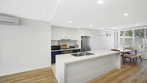 Coffee/tea maker, fridge, microwave, oven - Ettalong Beach - Poolside Luxury. Family, pet friendly property 200m from beach. (Ettalong Beach)