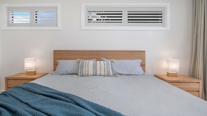 3 bedrooms, iron/ironing board, free WiFi, bed sheets - Ettalong Beach - Poolside Luxury. Family, pet friendly property 200m from beach. (Ettalong Beach)